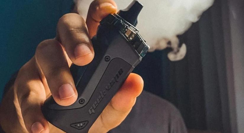 Naponta 12 millió csomag érkezik az EU-ba – és szinte senki sem ellenőrzi, mi van bennük