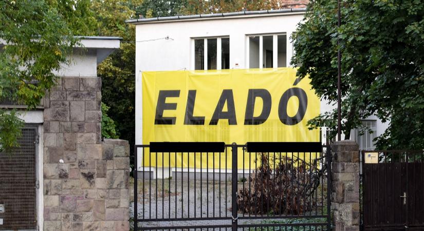 Nem mernek lakást venni a magyarok: választás és háború fékezi a piacot