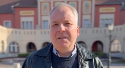 Hatvan polgármestere szerint a városa érdeke az, hogy ne a Fidesz jelöltjét válasszák meg