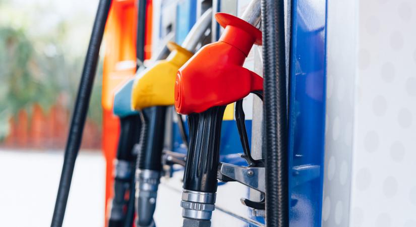 Meglépte a szomszédos kormány: megnyitották a stratégiai tartalékokat, hatalmas mennyiségű üzemanyag kerül hirtelen a piacra