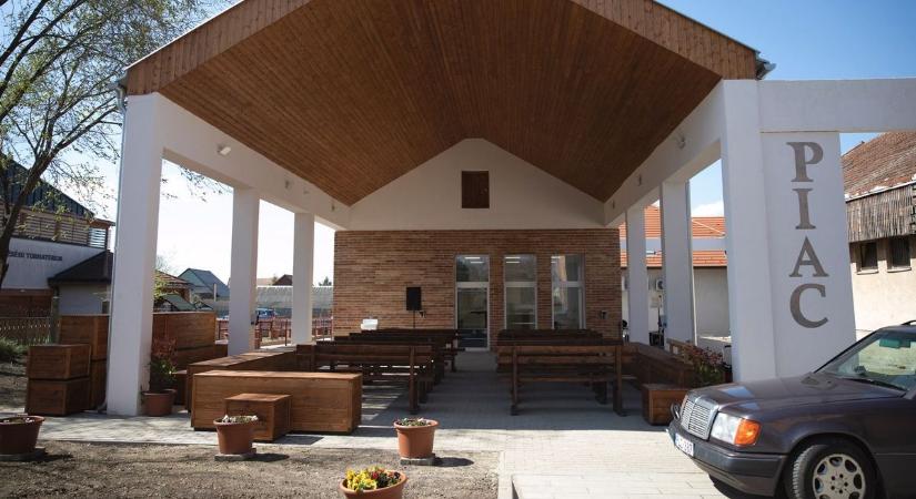 Elkészült az új piac Sárrétudvariban, mellette pedig egy újabb nagy munkába fognak – fotókkal