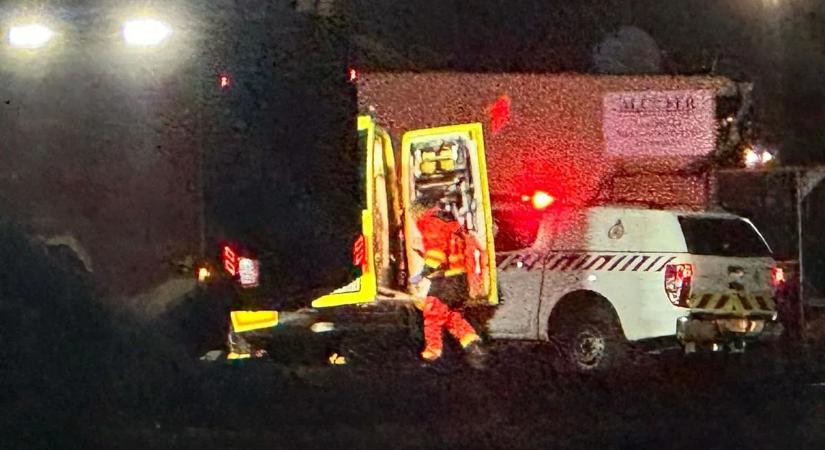 Vonat tetejére mászott, brutális áramütést szenvedett egy tini Szombathelyen: mindenki Lóci életéért imádkozik