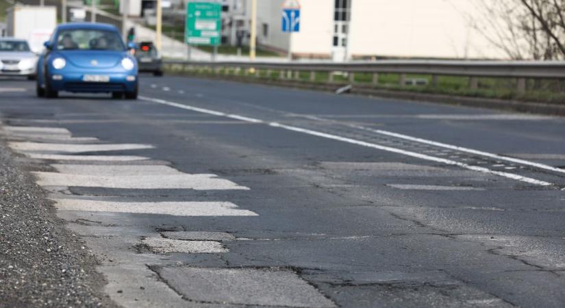 Teljesen megújul a Hecsei úti felüljáró- Egy irányba haladhat majd csak a forgalom