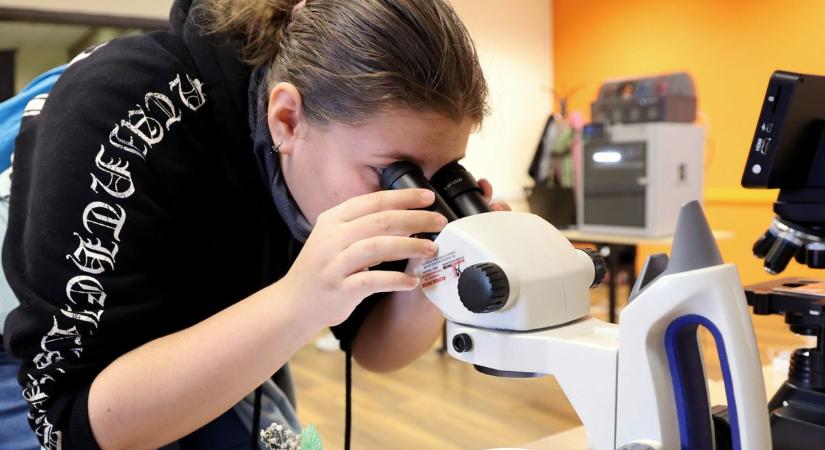 Drónszimulátortól a kalácsfonásig: új arcát mutatta meg az agrárium Szegeden