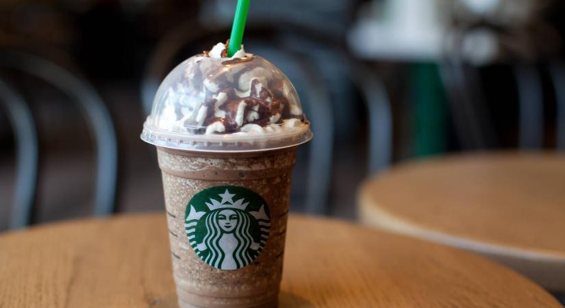 A Starbucksban vásárolt kávék miatt ugrott egy pár thaiföldi nyaralása, döbbenetes, ami velük történt