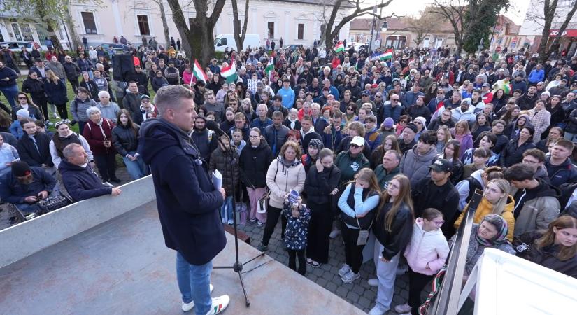 „Összenő, ami összetartozik: egy maffiafőnök és egy áfacsaló” – kommentálta Magyar Péter, hogy a miniszterelnök meghívta magához Hajdú Pétert