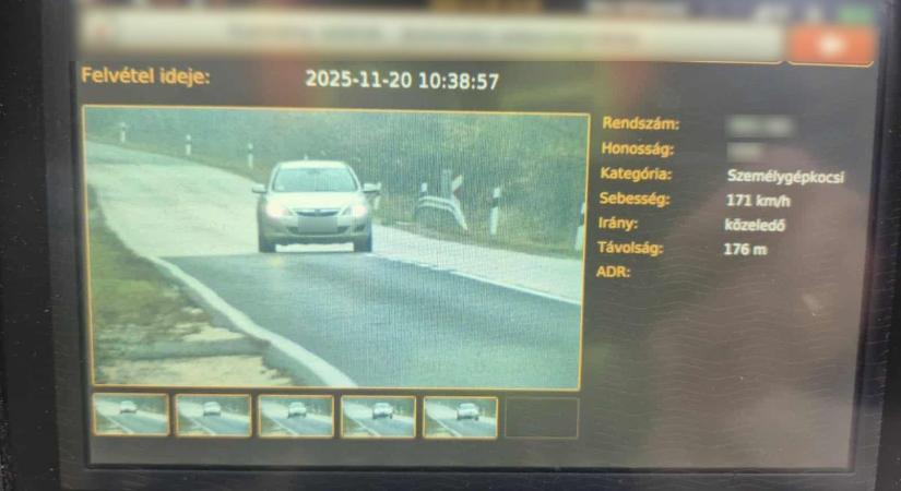 Őrült tempóval hajtott, még a traffipax is besokallt!