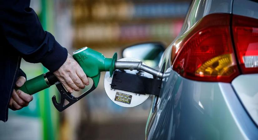 A rezsicsökkentés végét is jelentené az ezer forintos üzemanyagár