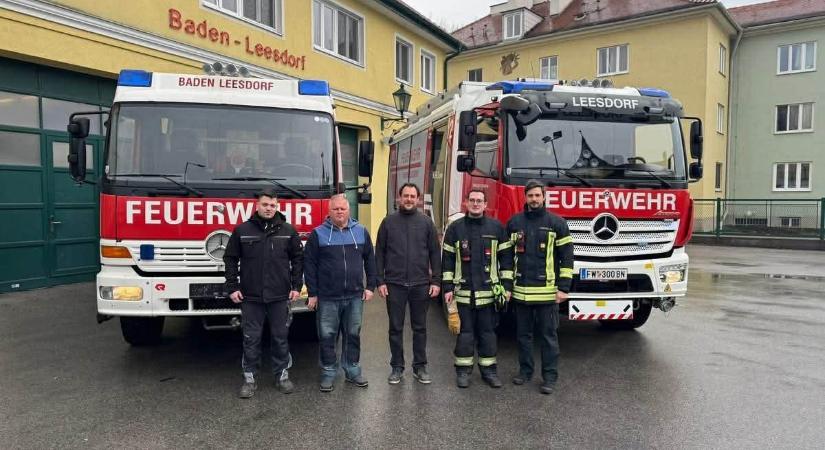 Ausztriáig utaztak az új tűzoltó Merciért a beledi önkéntesek - Így néz ki a korszerű kocsi - fotó