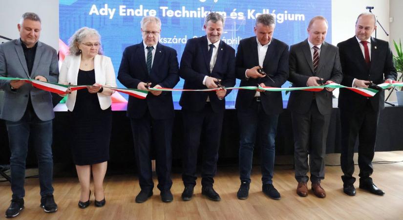 Mérföldkő a vármegyei szakképzésben: Újjászületett a szekszárdi Ady Endre Technikum (fotók)