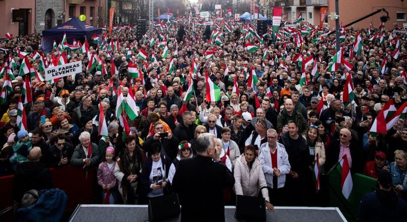 Élő közvetítés: Szentesen folytatja országjárását Orbán Viktor