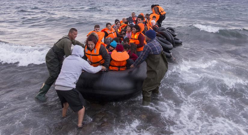 Migránscsónakok borultak fel a Száván