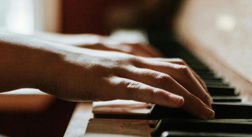 Rózsaszín unikornisjelmezben tarolta le az internetet egy 10 éves fiú