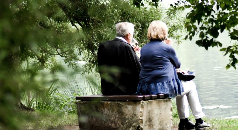 Fontos: más időpontban utalják az áprilisi nyugdíjat, nem a megszokott napon jön a pénz