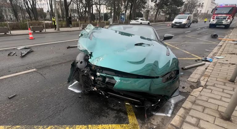 Bíróság elé áll a győri Aston Martin-os gázoló, akár 5 évet is kaphat