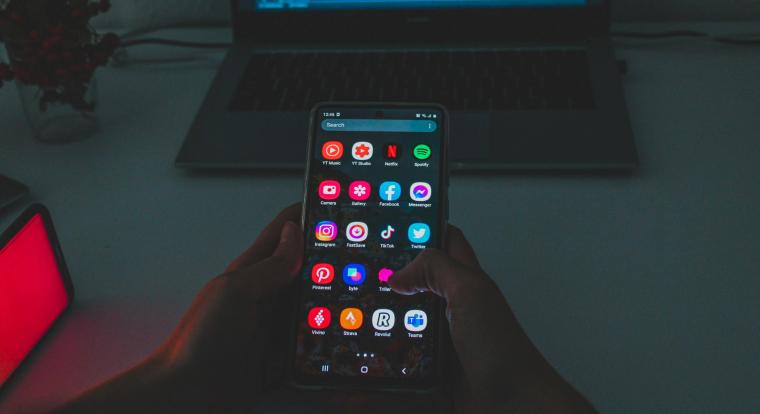 Kezdődik az androidos sideloadolás megszorítása, mutatjuk a bevezetés időrendjét