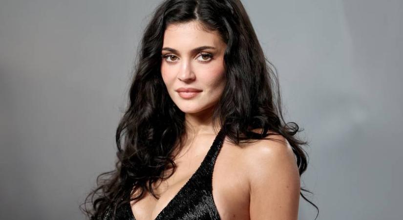 Kylie Jenner bikinis alakjára nem találjuk a szavakat: 2 gyerek után észbontó teste van