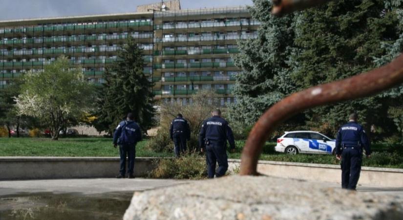 Zajlik a keresés Pécsen: engedély nélkül távozott az egészségügyi intézményből, azóta nem találják a férfit