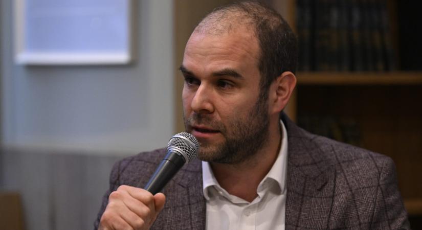 Az Európai Néppárthoz igazodva a Tisza Párt feladná Magyarország eddigi migrációs politikáját – figyelmeztet Rosonczy-Kovács Mihály