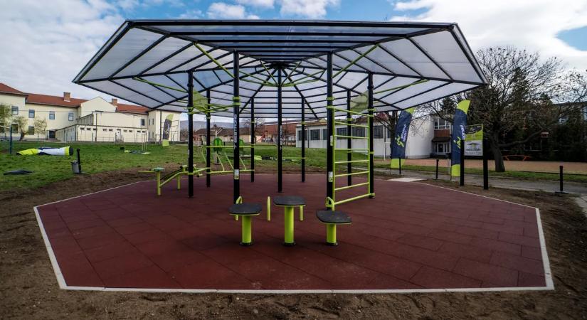 Sportoló Nemzet Sportparkot adott át Schmidt Ádám Pásztón