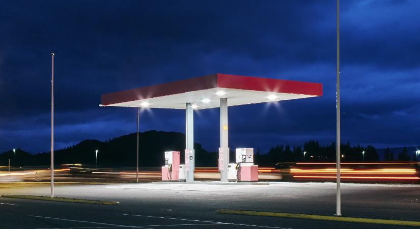 Drámai lépés Európa legerősebb országában: naponta csak egyszer emelhetnek árat a benzinkutak