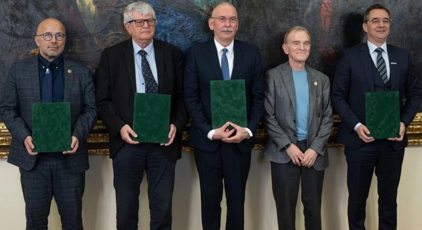 Újabb szintre lép a tudósok képzése a Debreceni Egyetemen