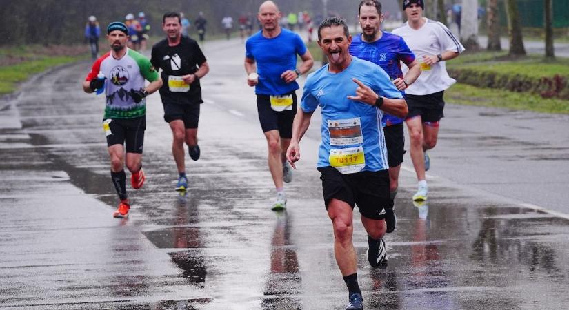 Továbbra is bombaformában a „Bombázó": Dombi Tibor az élen zárt a Debrecen Maratonon, majd ezt üzente a DVSC–FTC rangadó előtt