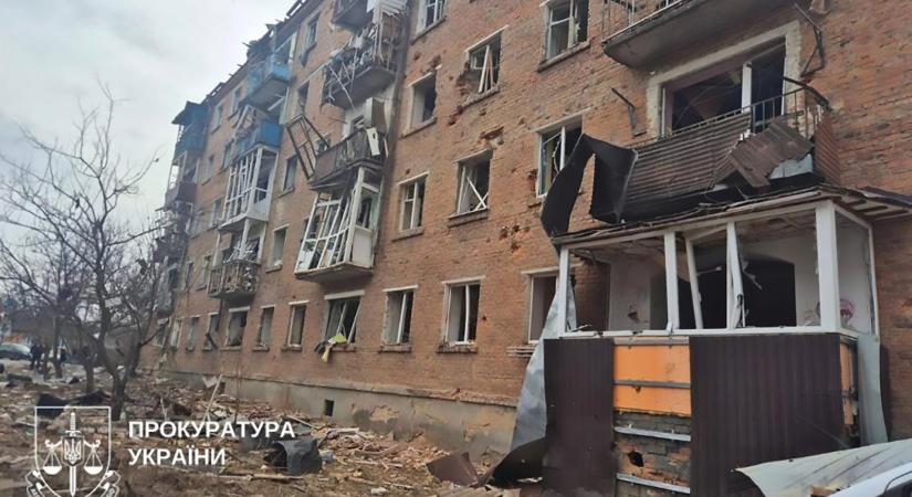 Ismét Kárpátalját lőtték az oroszok, Ungvártól 20 kilométerre egy kollégiumi épületbe csapódott be drón