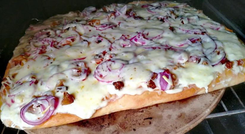 Ezt teszik a tésztába a profik: a trükk, amitől a kenyérlángosod másnap is puha marad