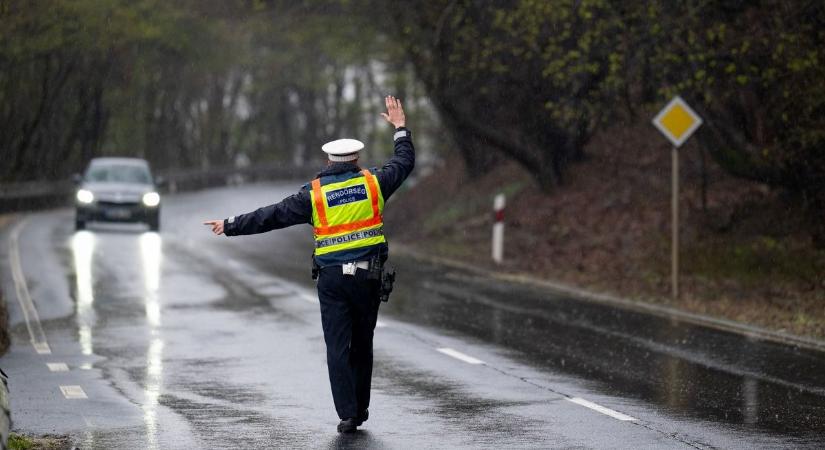 Razziát tartottak Ajkán: egymás után büntették a szabálytalankodó sofőröket