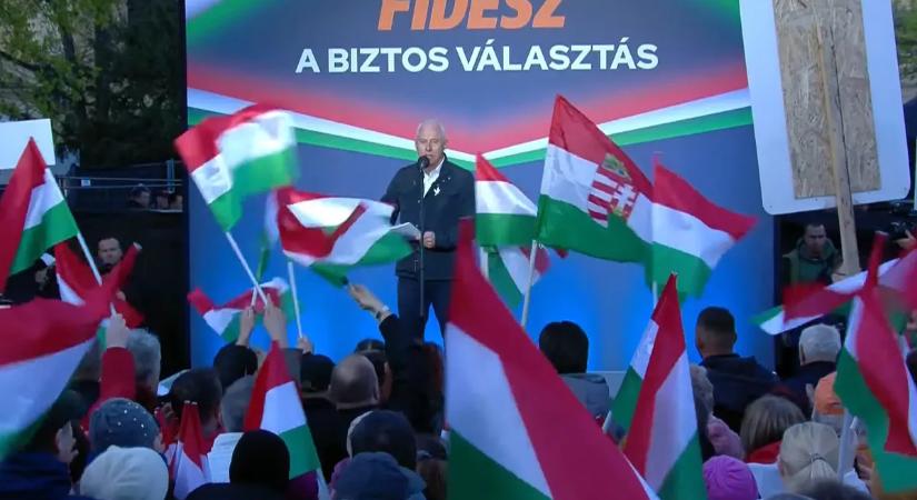 Szabó István a szentesi országjáráson: A Tisza Párt egy hamis zászlós művelet