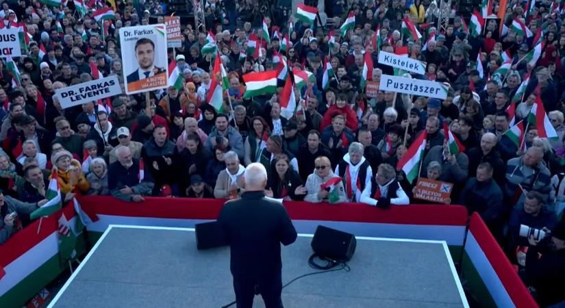 Országjárás: teljesen megtelt a Kossuth tér Szentesen