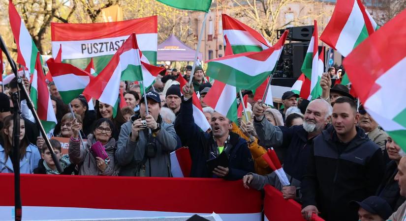 Szenzációs tömeg Orbán Viktor szentesi országjárásán – mutatjuk a képeket