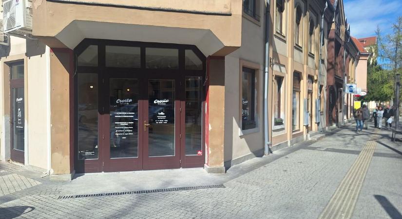 Újra élet költözött a Sárvári helyére – már nyitva is van