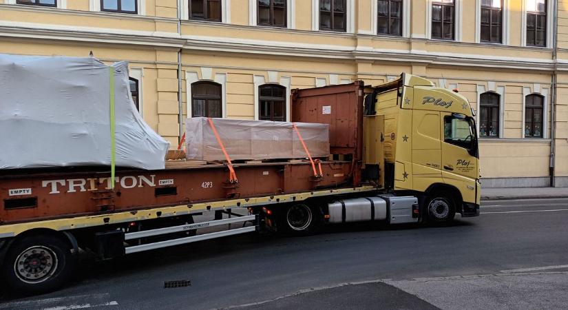 Rejtélyes rakomány a zalai város utcáin – szlovén óriáskamionok vonultak fel