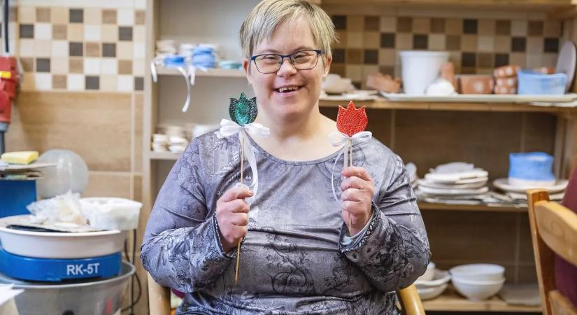 „Dolgozom, szeretek és élek” – Bea így illeszkedett be Down-szindrómásként a világba