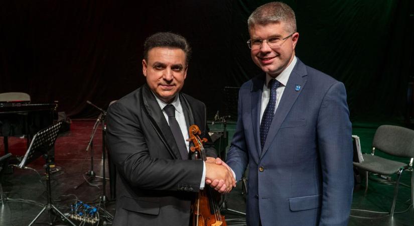 Mága Zoltán: vastaps és összetartozás Celldömölkön