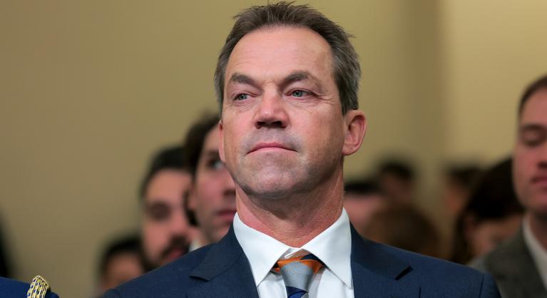 Hatalmas műmellekkel és női ruhában beszélt fétismodellekkel a volt amerikai belbiztonsági miniszter férje