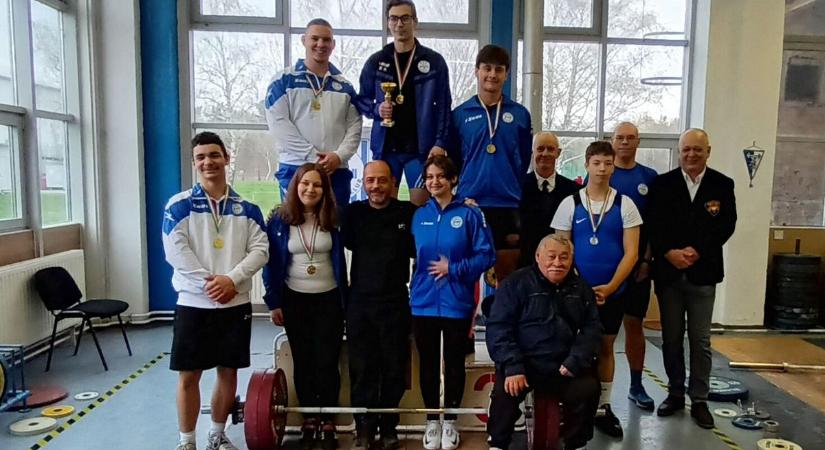 Nagyot szakítottak! Hullottak az aranyak a hazai versenyen