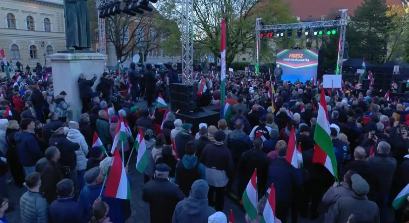 Orbán Viktor Szentesen kimondta: győzelemre állunk! - így reagált a tömeg