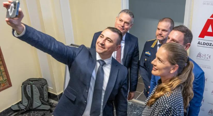 A fideszes jelölt csak ámul és bámul, Csepel exfideszes polgármestere mégis neki hálás mindenért