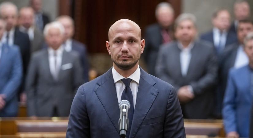 Kémbotrány: beszervezett ügynökök neveit követeli a miniszterelnöktől a DK