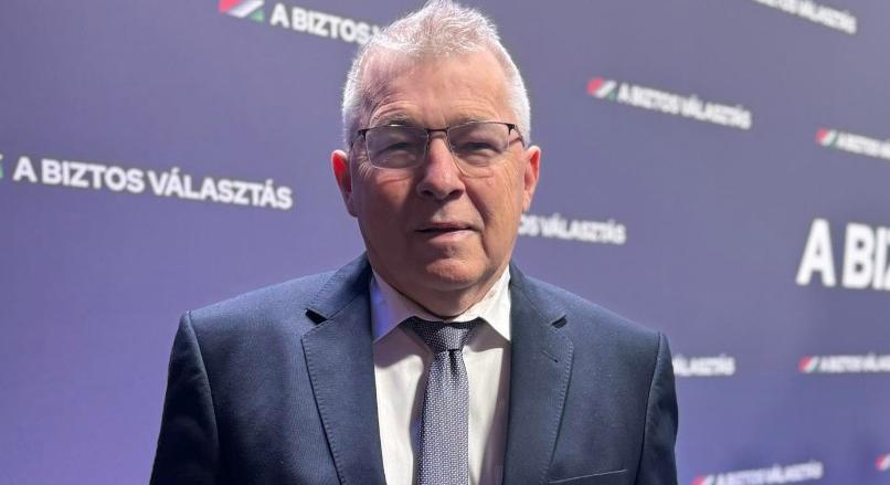 10 millió támogatást kapott egy hatvani láthatatlan alapítvány, a fideszes jelölt az alapítvány nevében gyerekeknek vitt ajándékot