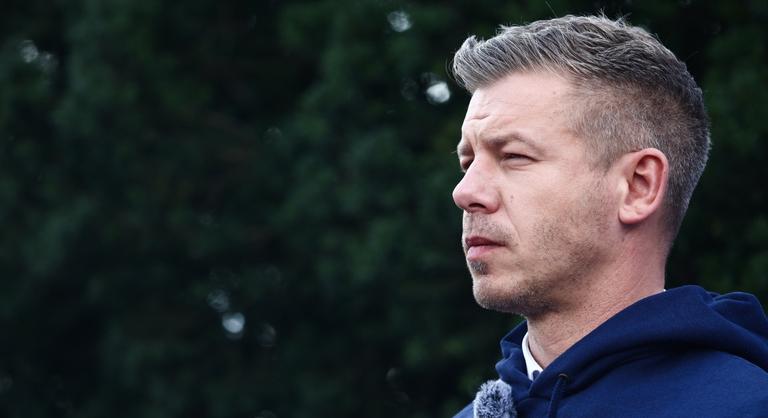 Magyar Péter azt állítja, légpuskával támadtak a Tisza Párt egyik jelöltjére