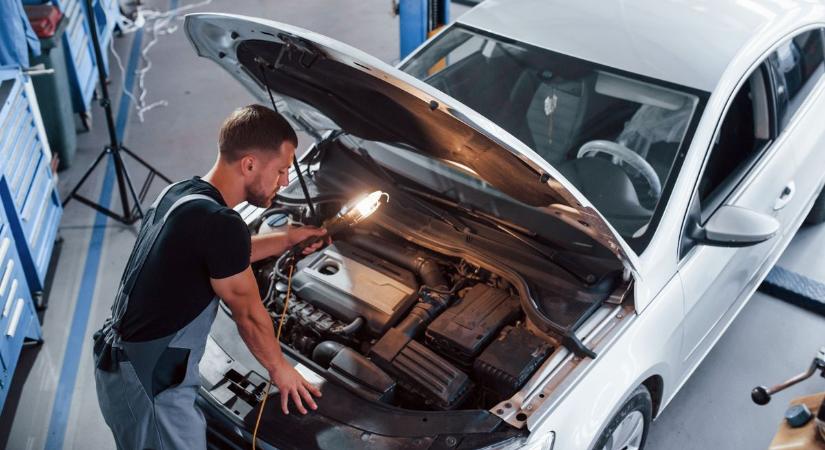 Bejelentette a magyarok egyik kedvenc autógyártója: százezrével hívja vissza a járműveit – ezek a modellek gyulladhatnak ki