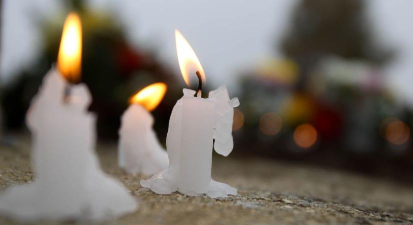 Vannak angyalok, akik csak rövid időre érkeznek közénk... – egy szál fehér virággal búcsúzzunk a 9 éves Natasától