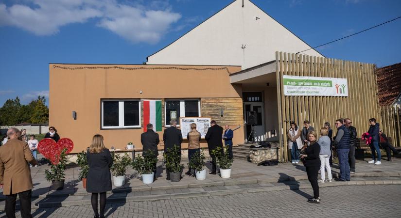 Több mint 2 milliárd forint érkezett eddig Szomódra, most a művelődési ház újulhat meg