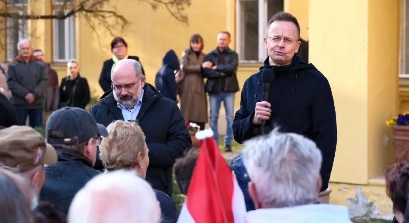 „Ilyenek az ukránok”, kampányolt Szijjártó az egyik legszegényebb választókerületben