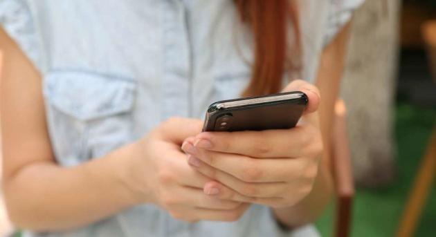 Ukrajnában az okostelefon és más digitális eszköz betiltását javasolják az iskolákban