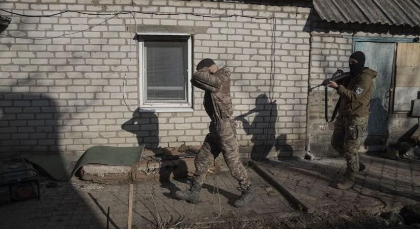 Otthonról hurcolták el a sorozók, családja sem tudta megvédeni (videó)